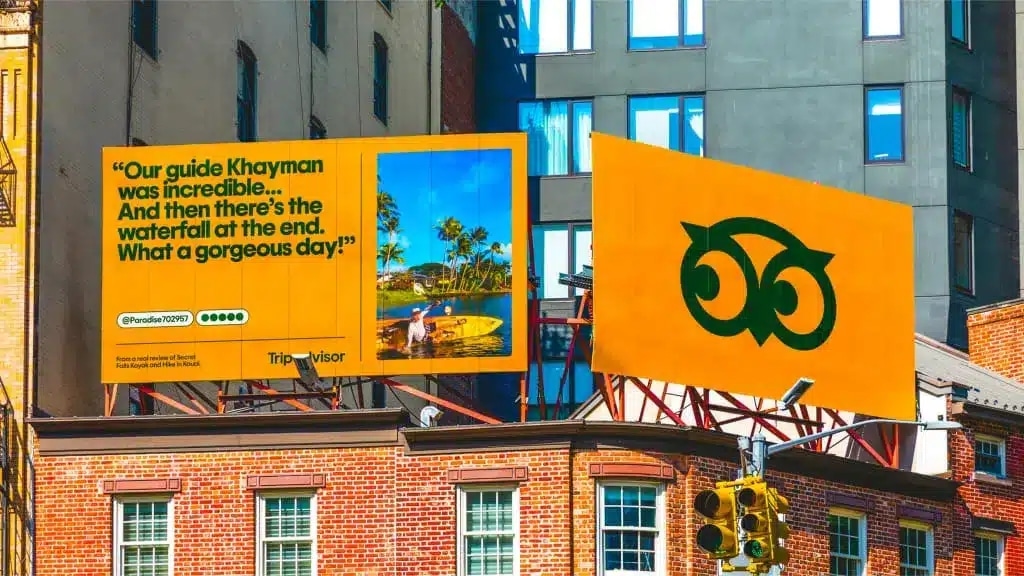 Primer plano del nuevo logo de Tripadvisor en la pantalla de un móvil, destacando su claridad y adaptabilidad en interfaces digitales.